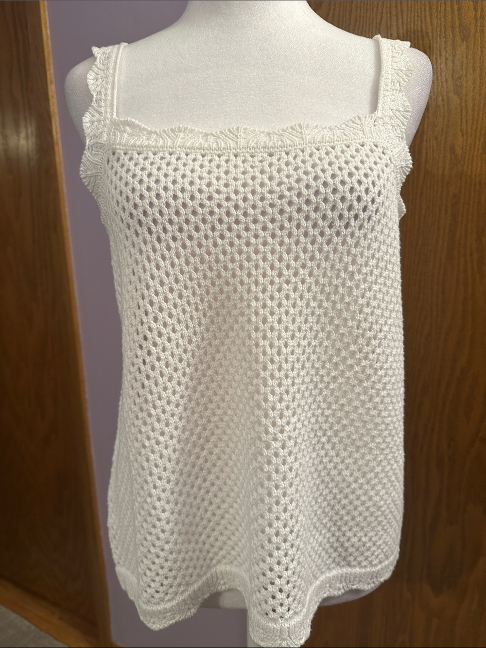 Design 365 White Crochet Knit Tank Top - Women size medium.